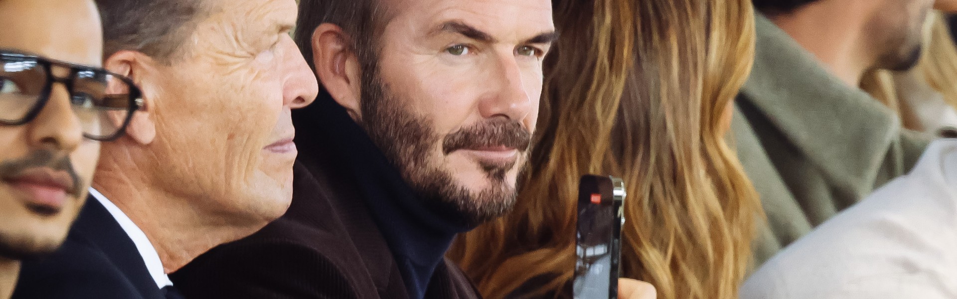 曼晚：贝克汉姆夫妇计划在乡村住宅的池塘安装串灯，遭邻居反对